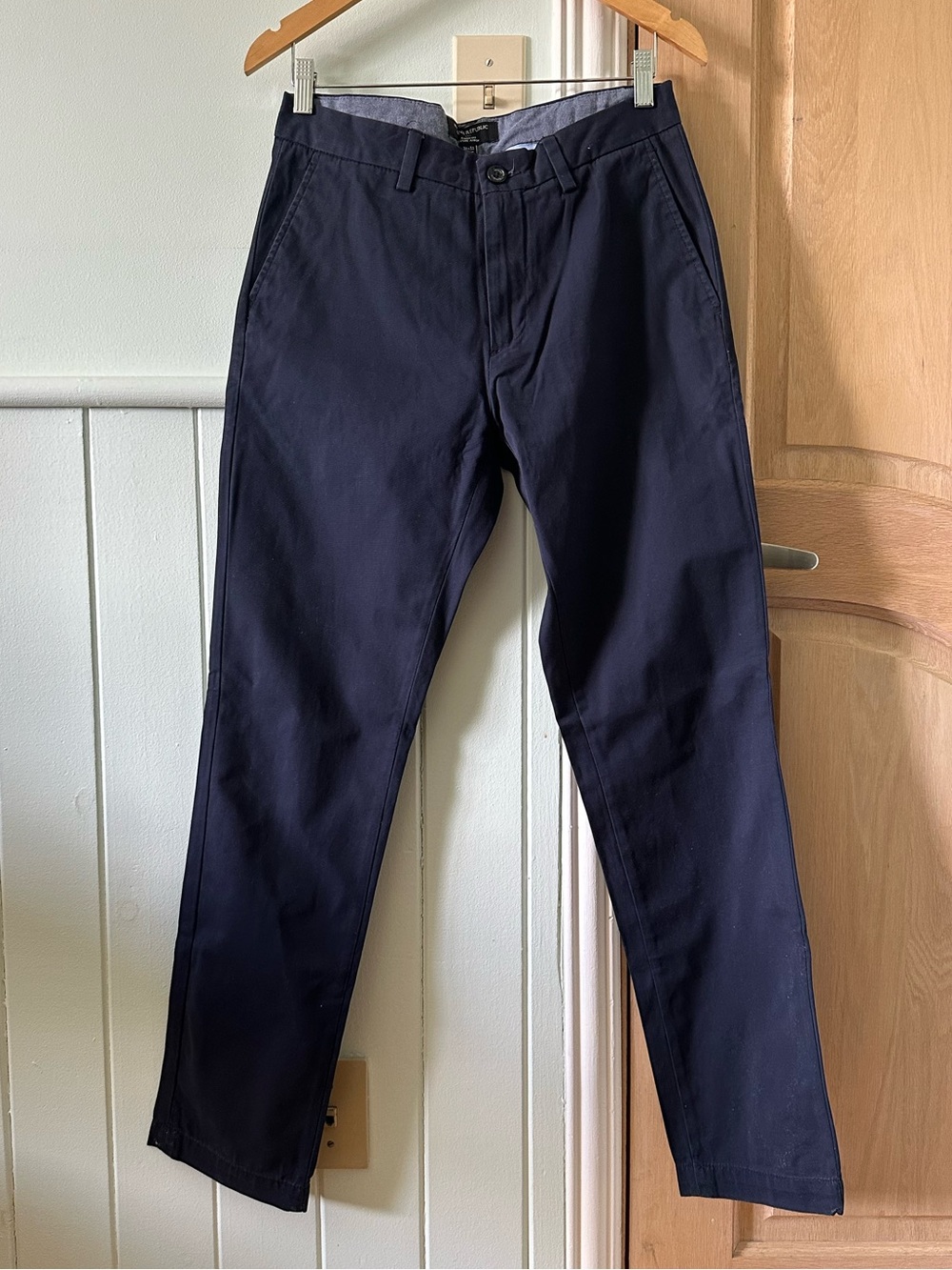 Banana Republic Factory Men's Navy Aiden fit Chinos 30x32